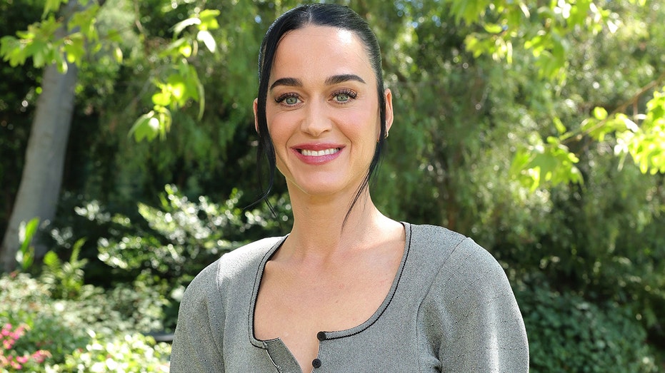 Katy Perry posts new selfie with boyfriend Justin Trudeau in Instagram slideshow
