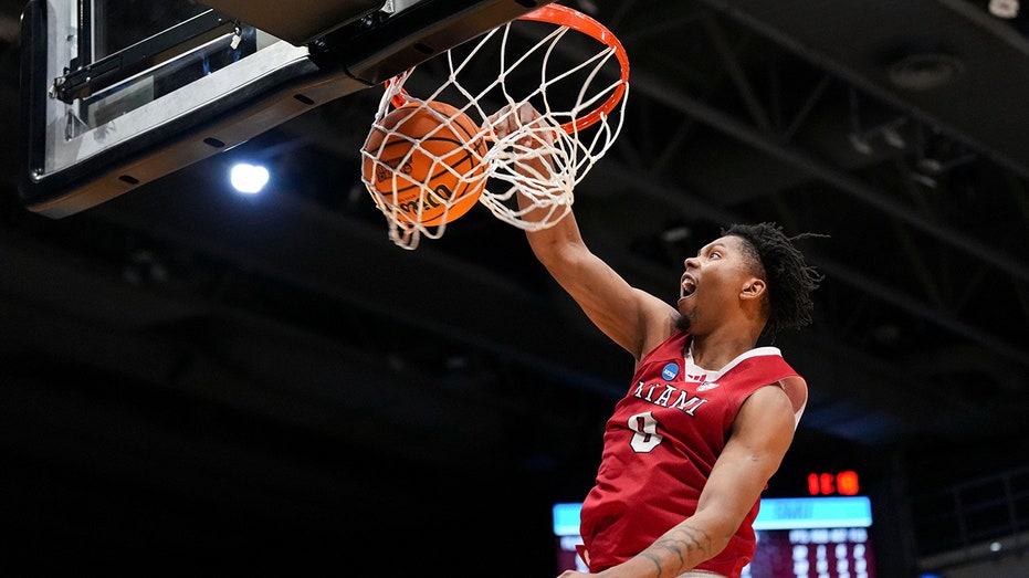 Miami (Ohio) gets help from raucous crowd on way to first March Madness win in 27 years
