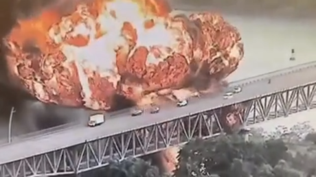 Massive explosion rocks bridge in Panama (VIDEOS)
