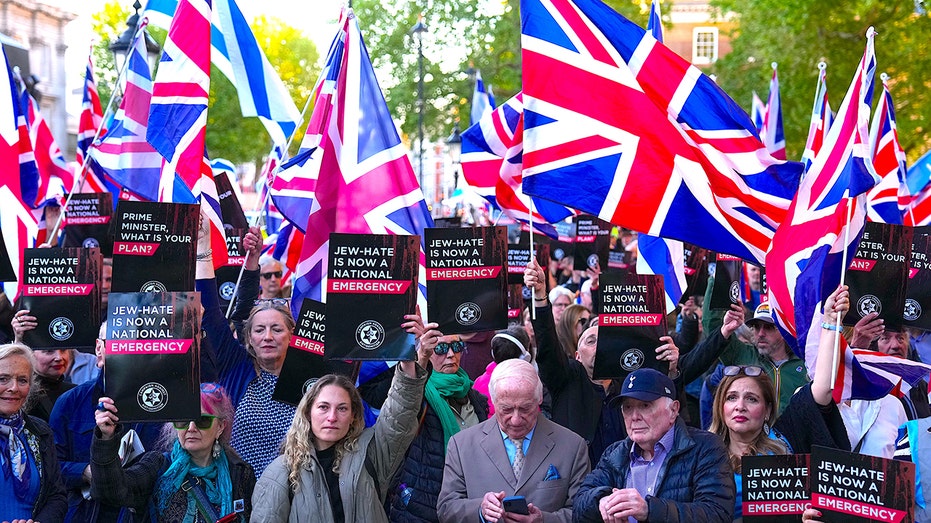 From London synagogues to New York preschools â antisemitic attacks escalating on both sides of the Atlantic
