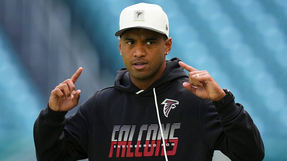Falcons quarterback problems deepen as Tua Tagovailoa suffers oblique strain at practice
