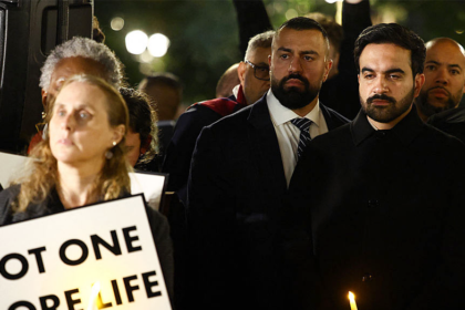 Anti-Israel protesters label Mamdani a 'traitor,' accuse him of 'genocide' outside Oct 7 vigil