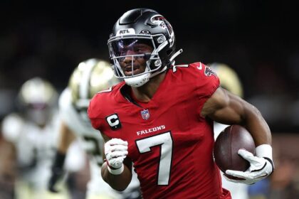 Falcons turn primetime doubters into believers behind Bijan Robinson's back-to-back masterpieces