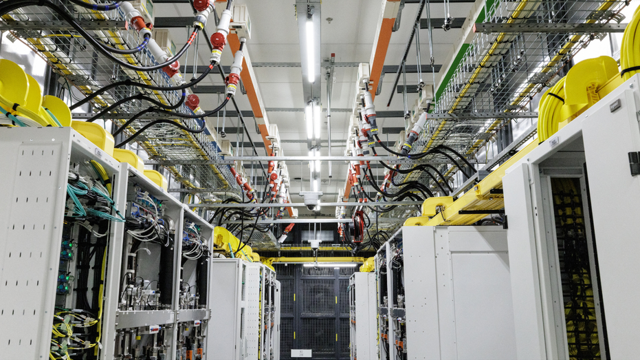 It took 3 months to get inside this massive Texas data center â heres what we saw