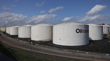 West has âdrained- all available oil inventories  Vitol CEO